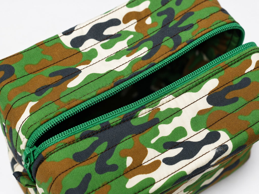 Boxy Bag sewing pattern - close-up of zip and quilting